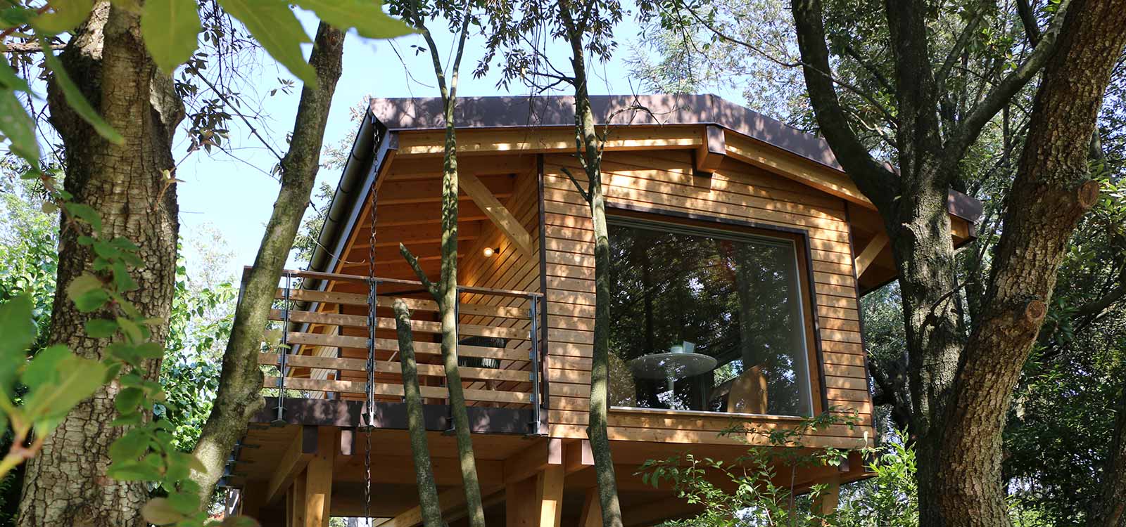 resort albergo le case macerata stilt house dormire in casa sull'albero