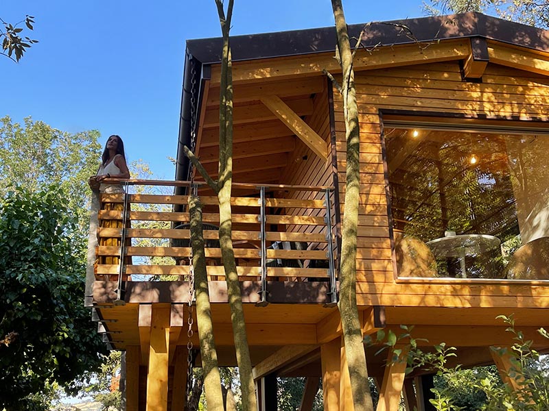 resort albergo le case macerata stilt house dormire in casa sull'albero